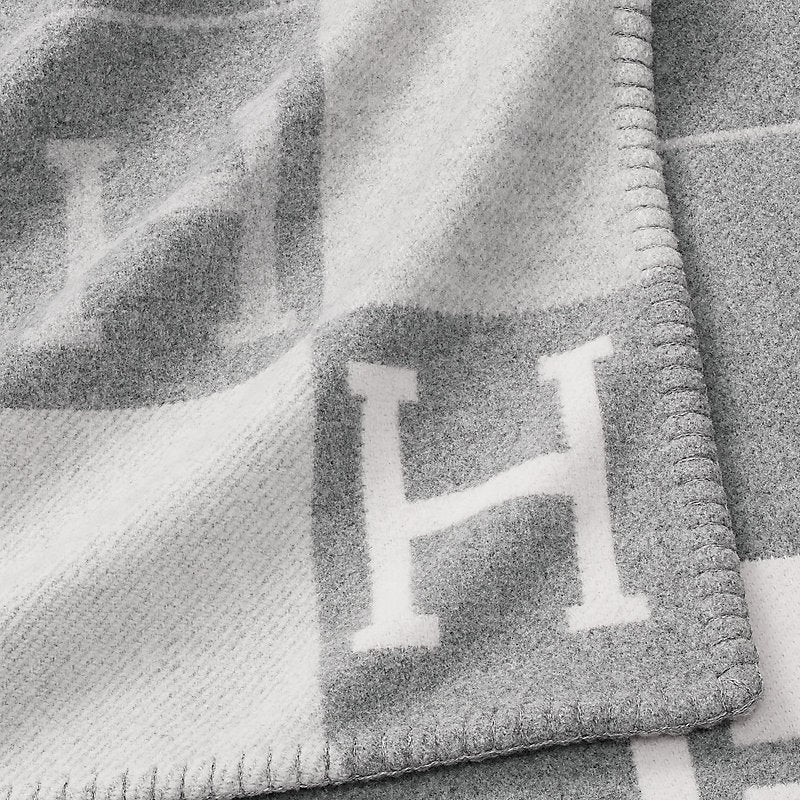 #color_light-gray